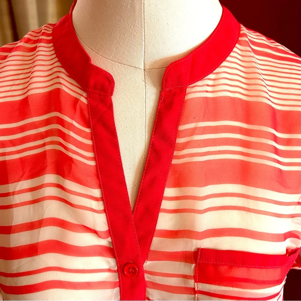 Olive and Oak Short Sleeve Blouse Sheer Size Small - Picture 12 of 13